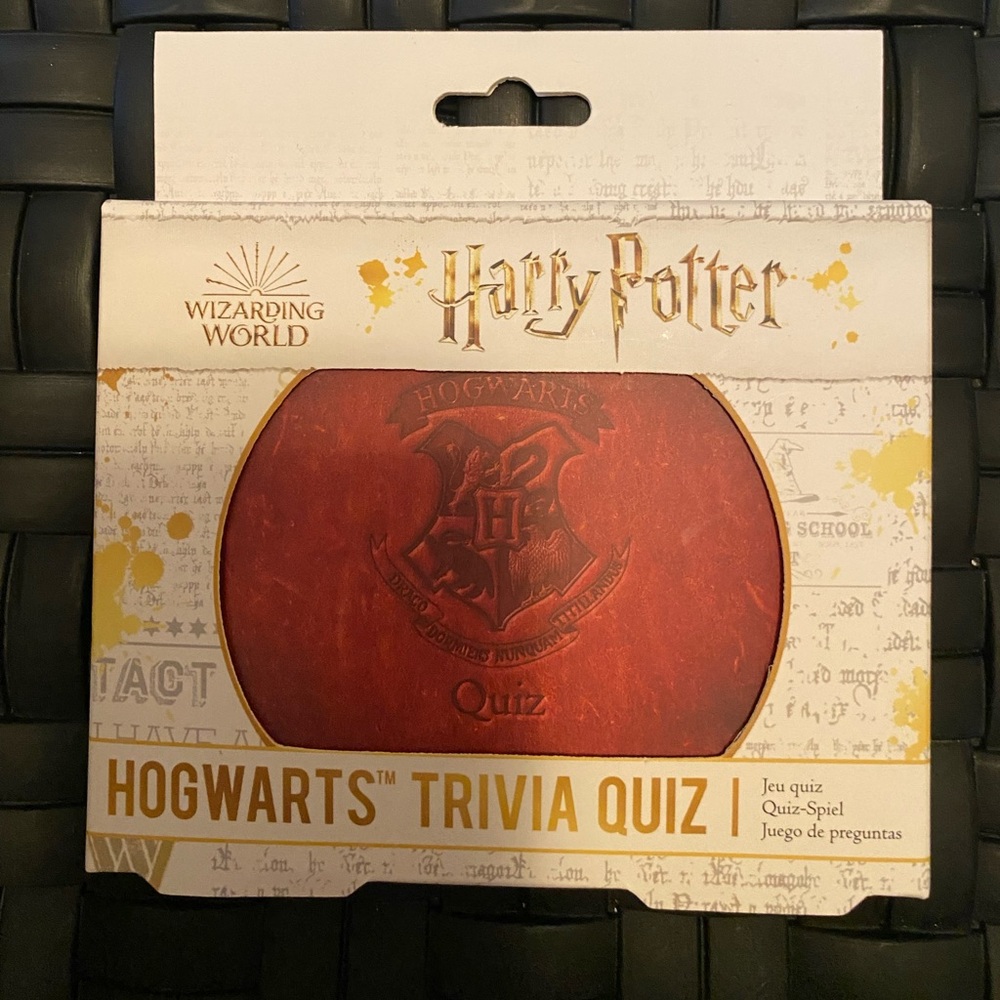NWT Harry Potter Wizarding World Hogwarts Trivia Quiz (Paladone Brand) 200